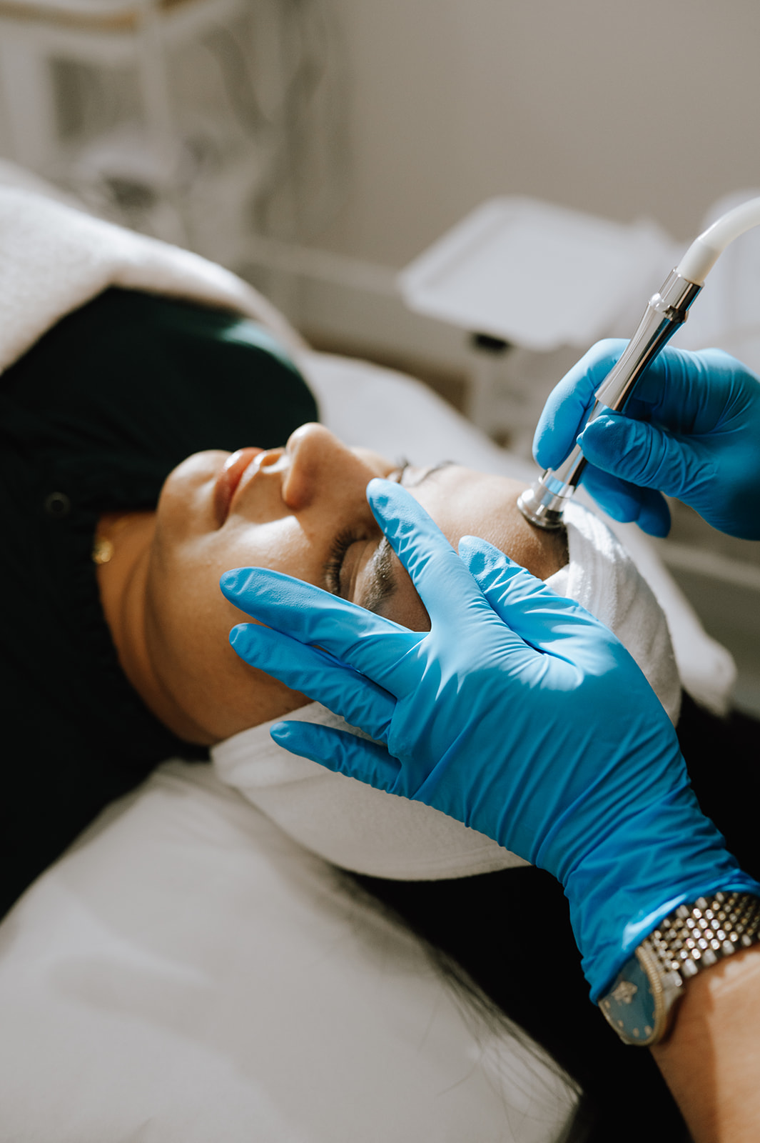 Hydra_Facial_Service_Bombshell